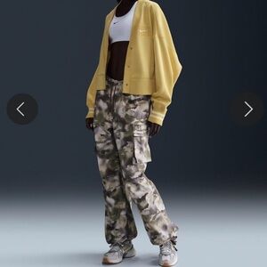 Nike Women's Phoenix Fleece Over-Oversized Graphic Cardigan-Yellow size L